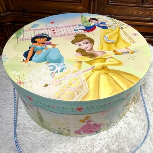 Disney Tri-Coastal Design Disney Princess XLarge Round Corded Hat/Storage Box - Picture 1 of 15